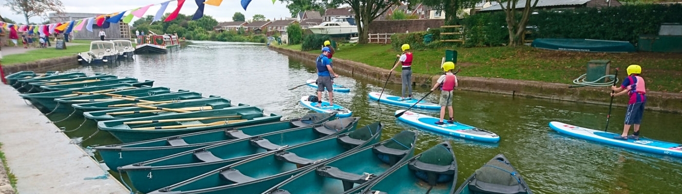 Rowing Boats & Canadian Canoes For Hire
