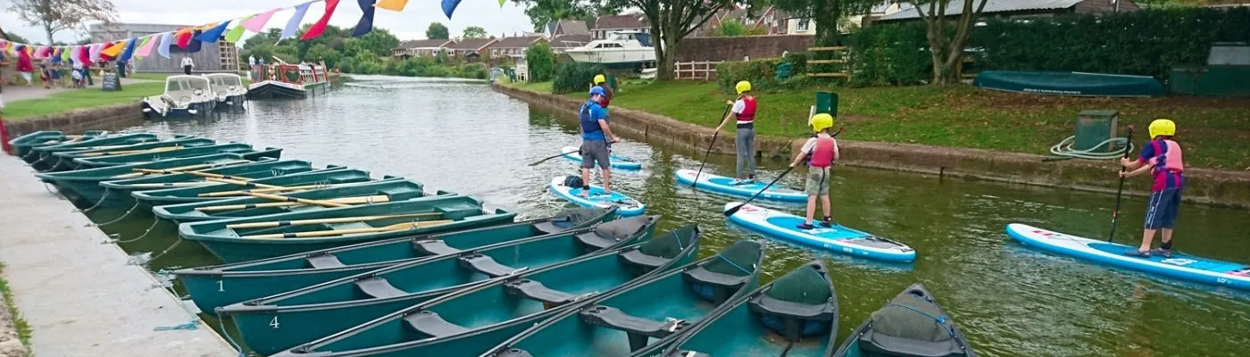 Rowing Boats & Canadian Canoes For Hire